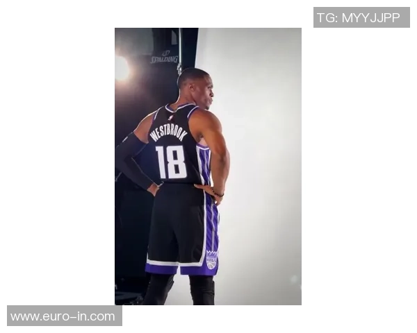 威少晒新赛季定妆照精神满满 詹姆斯点赞力挺兄弟展现湖人团结气氛